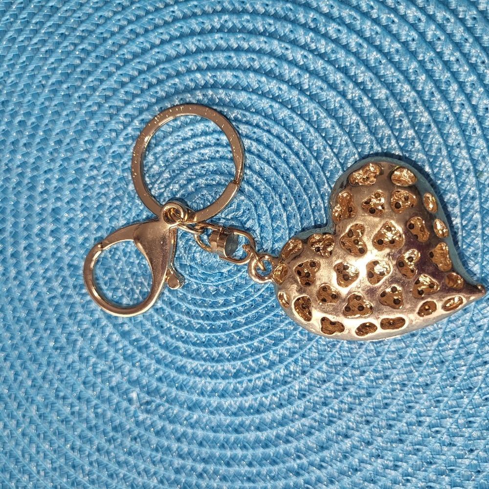 Red Heart Keychain Bag Charm Accessory - Picture 2 of 3